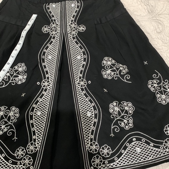 Nine & Co. Black and White Embroidered A-Line Skirt size 8 100% cotton - Picture 4 of 7